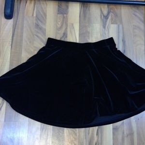 Hot Topic Velvet black skirt